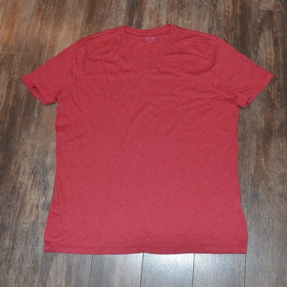 Banana Republic Red Tee - Picture 1 of 4